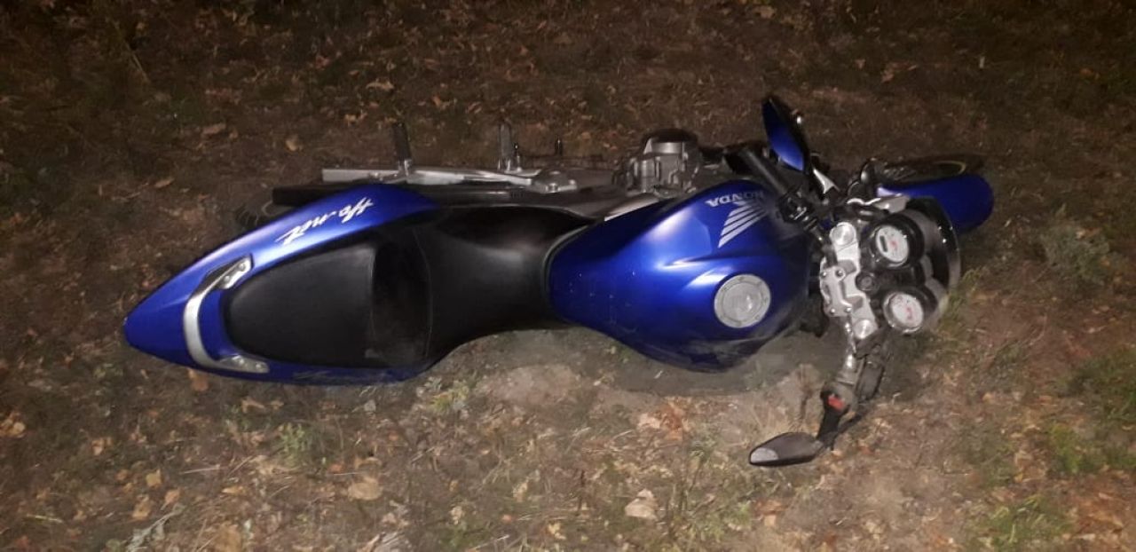 Мотоцикл вылетел с&nbsp;дороги и&nbsp;перевернулся — есть пострадавший