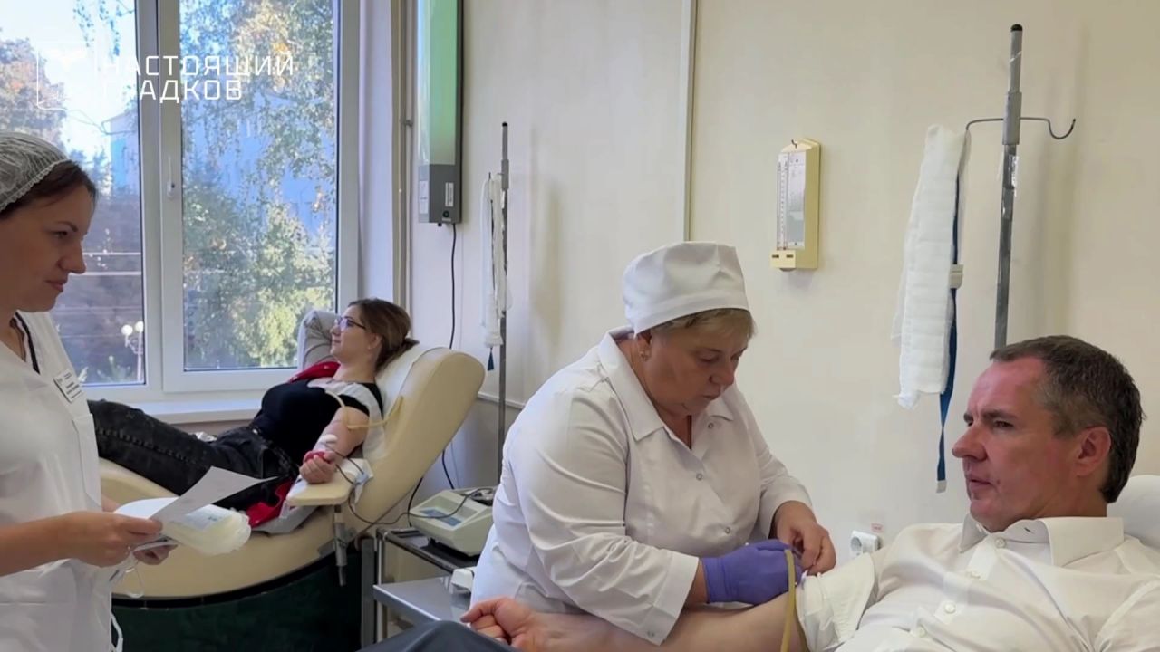 Губернатор Гладков сдал кровь для раненых бойцов и мирных жителей Белгородчины