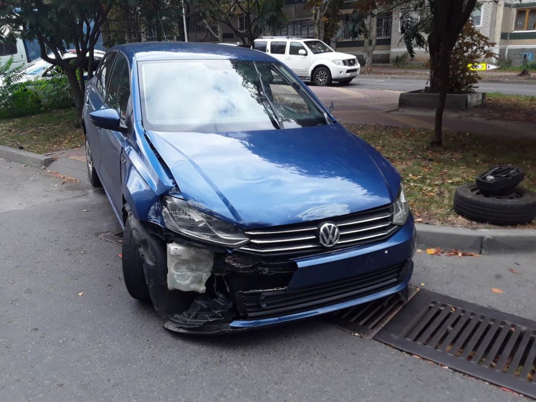 В Белгороде мужчина без прав разбил автомобиль друга, оставленный ему, «чтобы погреться»