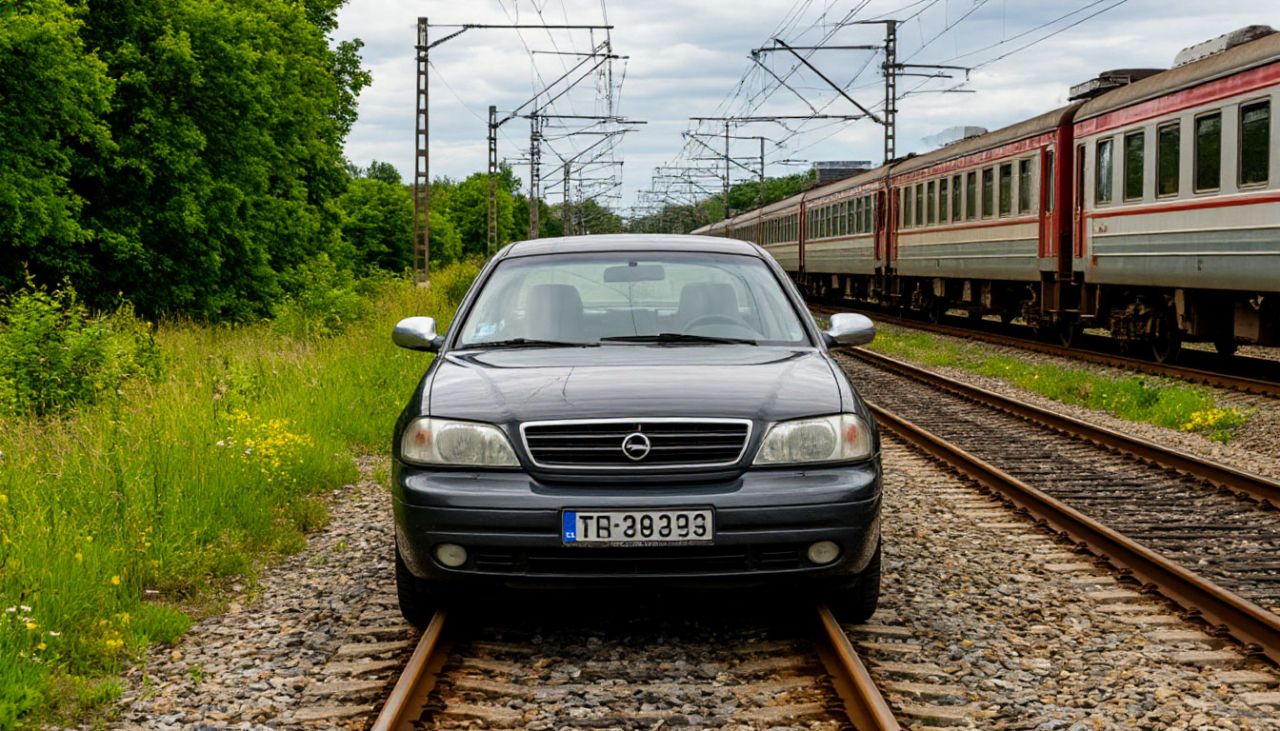 Пассажирский поезд врезался в легковушку: есть погибший&nbsp;