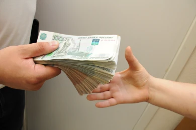 Полицейские за взятки «сливали» данные о ДТП коммерсанту в Воронежской области
