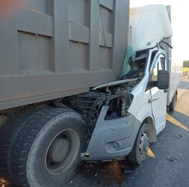 Фургон протаранил грузовик на трассе «Каспий»