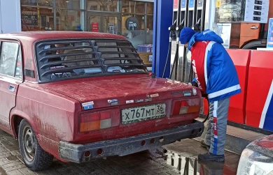 Цены на бензин продолжают бить рекорды в Воронежской области