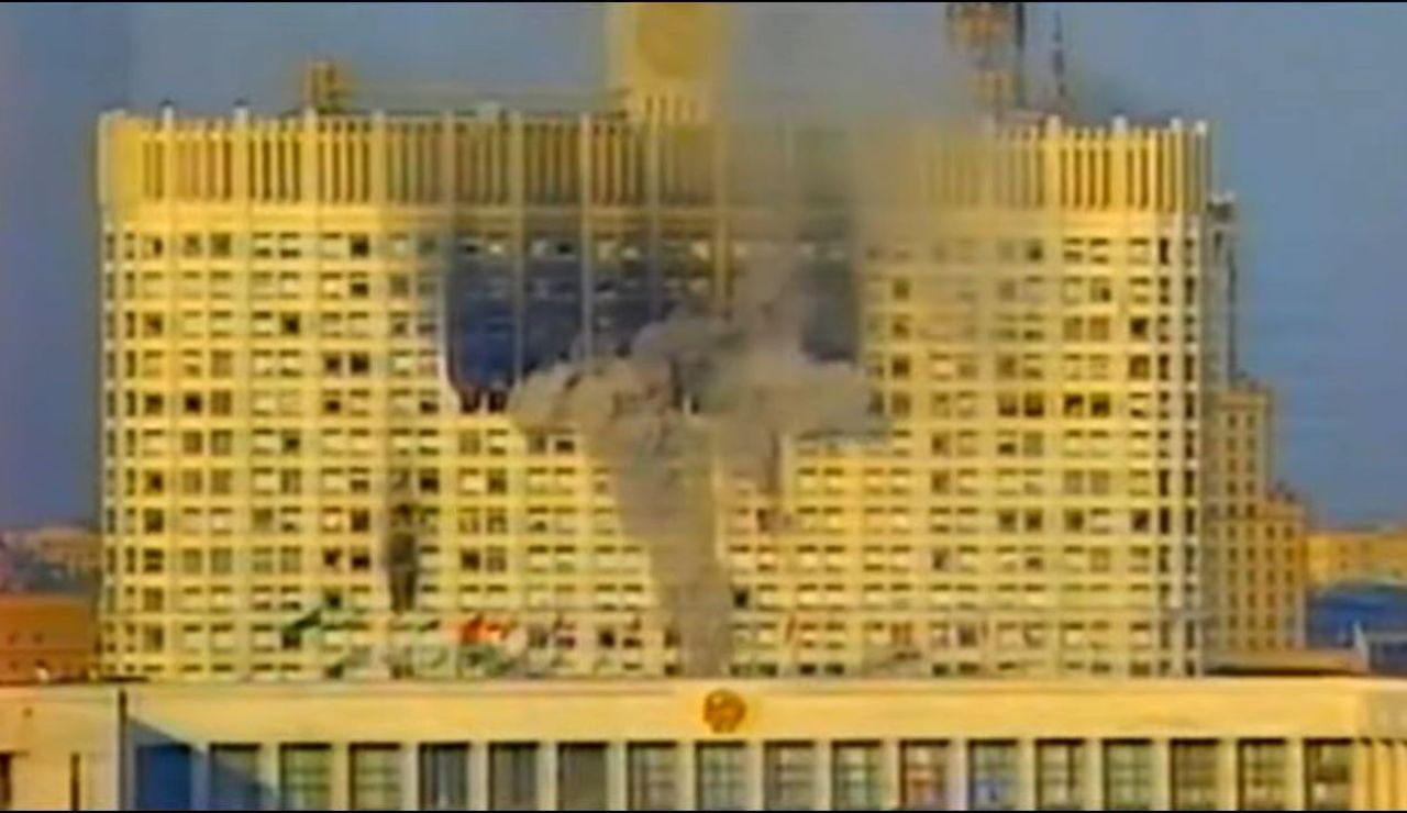 12 воронежцев против танков: история защиты Дома Советов