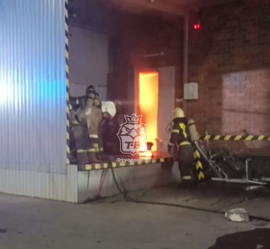 Продуктовый магазин загорелся под Воронежем (ВИДЕО)