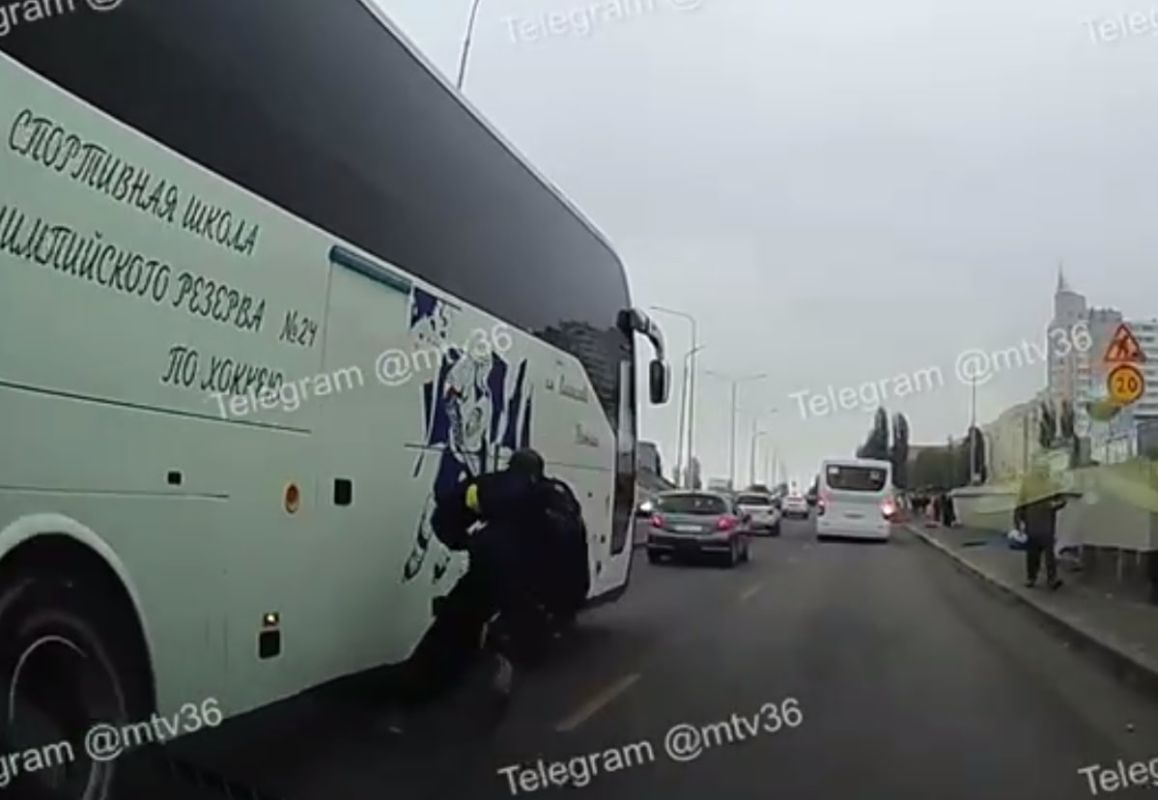 «Рухнул замертво». ДТП с&nbsp;погибшим велосипедистом попало на&nbsp;видео