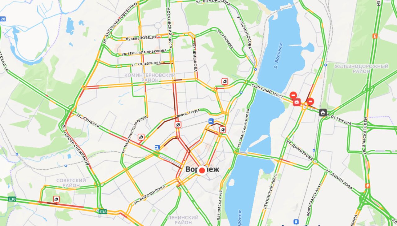 Жуткие пробки сковали воронежские дороги вечером пятницы