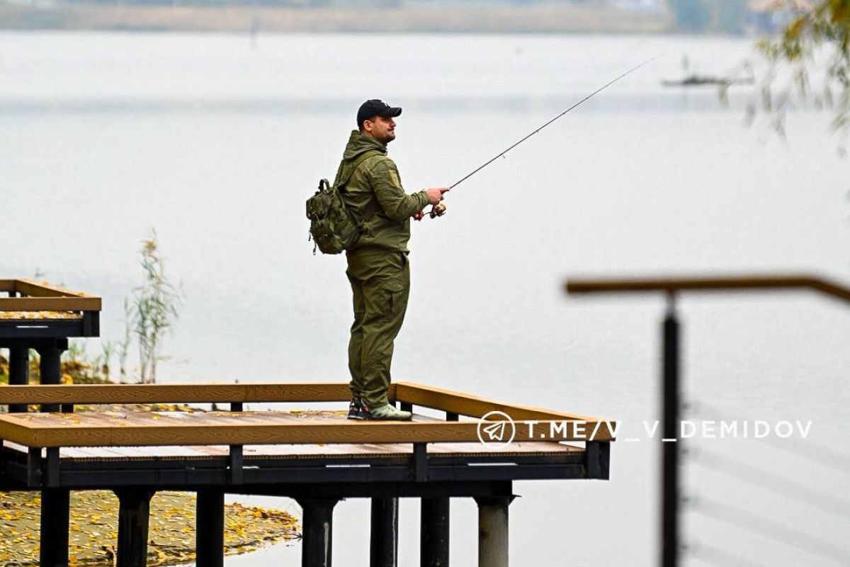 В Белгороде строители завершили возведение семи из четырнадцати мостиков для рыбалки в парке «Берега»