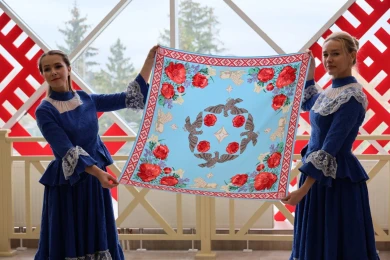 В Белгороде перед праздником Покрова Пресвятой Богородицы представили платок «Белгородский покров»