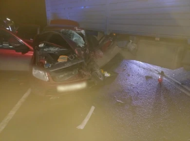 5-летняя малышка и женщина пострадали в аварии с грузовиком на воронежской трассе