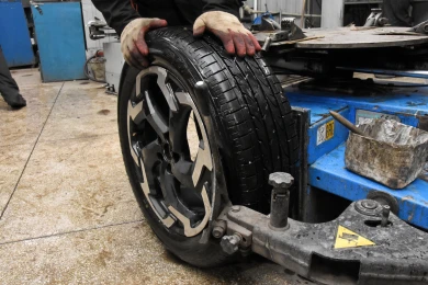 Когда нужно менять автомобильную резину, рассказала синоптик