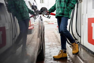 Главное за ночь. На заправках России начали разбавлять бензин