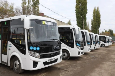 На один из маршрутов вышли 10 новых автобусов, сообщил глава Воронежа