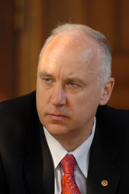 Бастрыкин взял на личный контроль дело о падении ребенка с эскалатора в Курске