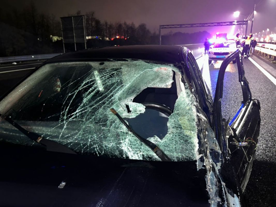 БМВ протаранила два автомобиля и&nbsp;снесла пешехода — мужчина погиб