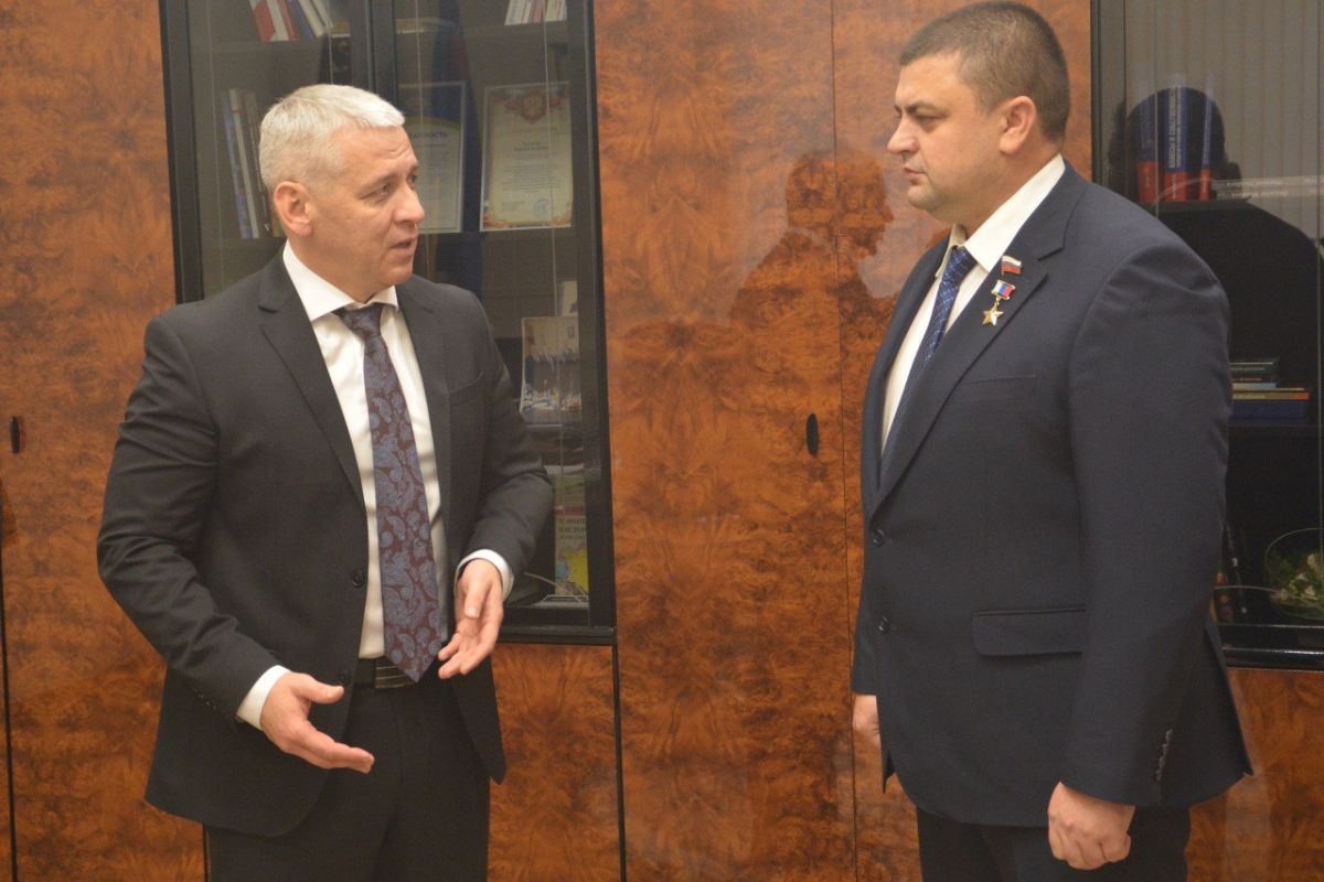 Спикер воронежской Думы поздравил ректора ВГУИТ с 95-летием вуза