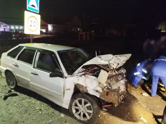 Мужчина умер на руках врачей после страшного массового ДТП на воронежской трассе