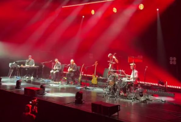 Пел весь зал. Как прошёл концерт группы «Звери» в Воронеже