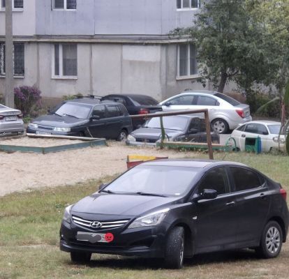 Жители Курска возмущены тотальным нарушением правил парковки
