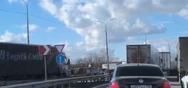Огромная пробка сковала трассу М-4 «Дон» в сторону Воронежа