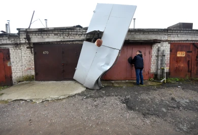 Очевидец взрыва в Воронеже: «Огромные ворота пролетели в полутора метрах от нас и повисли на фонаре»