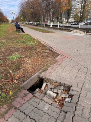 Дорожная ловушка: на одном из перекрёстков Белгорода образовалась опасная яма