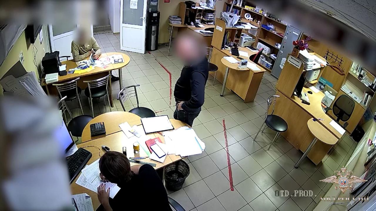 В Ростове задержаны воры, укравшие 11 млн рублей из кабинета директора магазина в Липецке