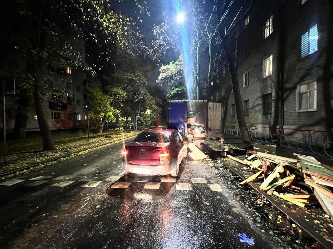 Пьяный водитель из Липецка сбил девушку, грузившую доски в «ГАЗель» в Воронеже