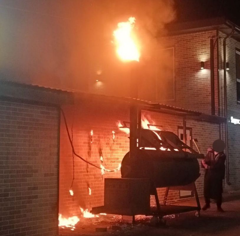 Уличное кафе вспыхнуло под&nbsp;Воронежем (ВИДЕО)