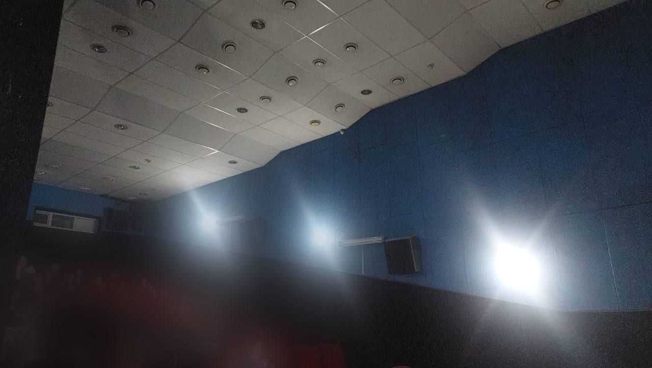 33 человека получили ожоги глаз в кинотеатре