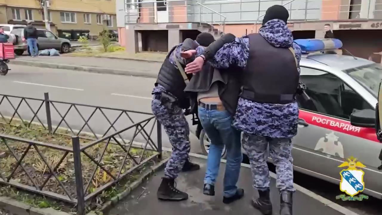 Стрижка под дулом пистолета: в Курске задержан клиент, угрожавший парикмахеру оружием