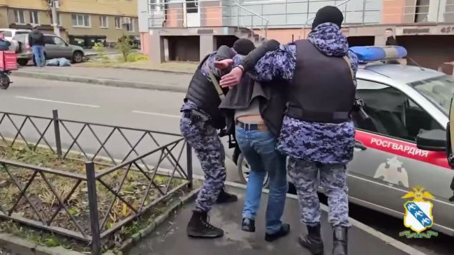 Стрижка под дулом пистолета: в Курске задержан клиент, угрожавший парикмахеру оружием