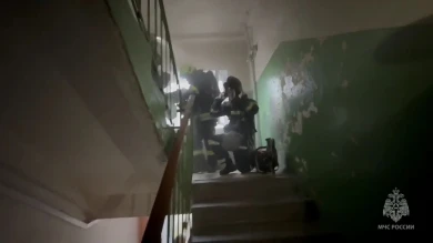 Курские пожарные спасли ребенка из горящей квартиры