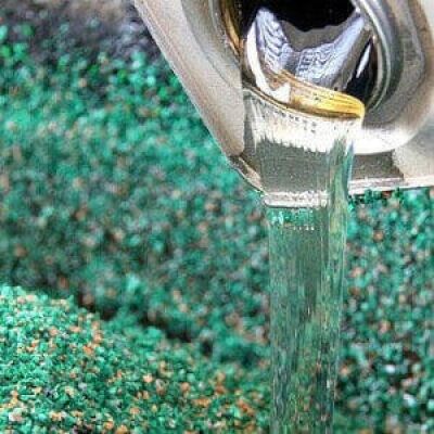 Как использовать клей для резиновой крошки при строительстве?  