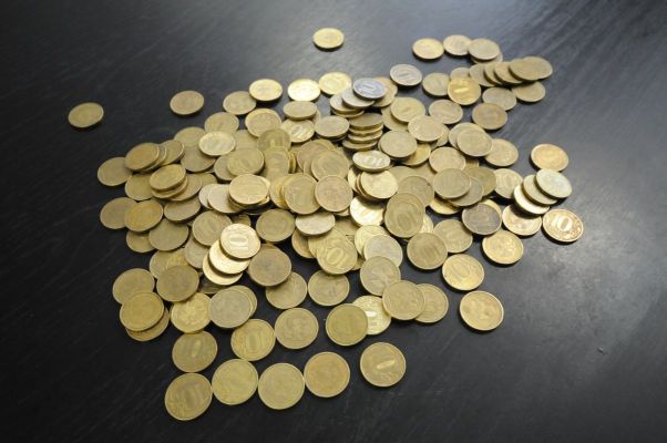 Зачем воронежцы вдруг понесли в банки тонны денег