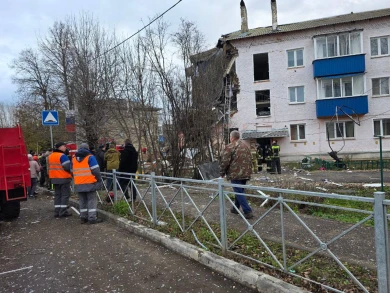 Подъезд обрушился после взрыва в доме — есть пострадавшие