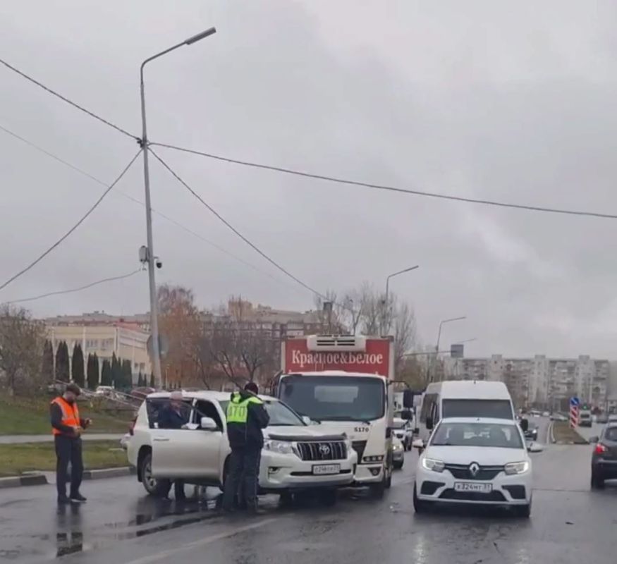 Грузовик с алкоголем и две легковушки не поделили дорогу в Старом Осколе