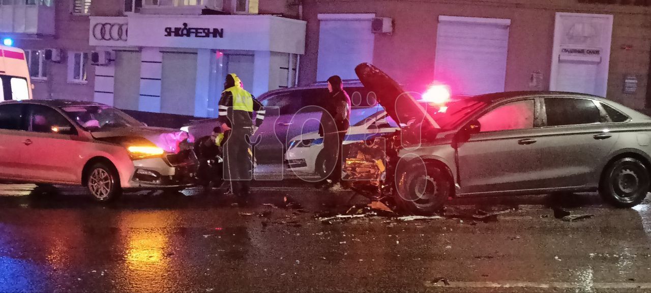 О жёстком лобовом ДТП сообщили воронежцы