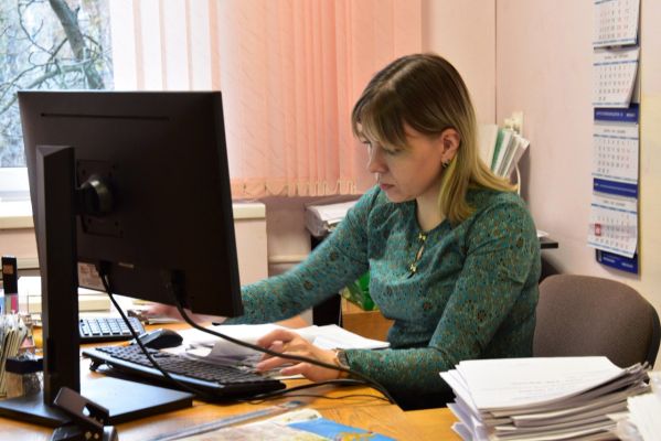 В Воронеже продолжают штрафовать любителей парковаться на газонах