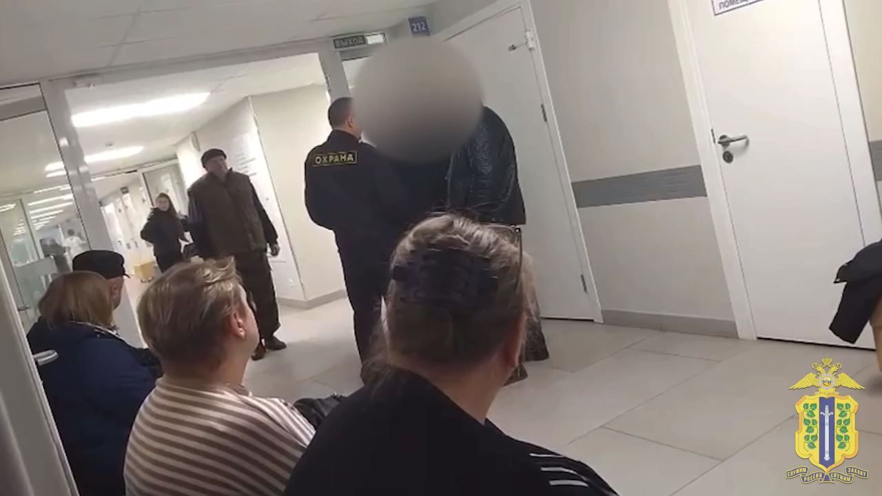 Полиция установила личность дебошира, разгромившего поликлинику в Ельце