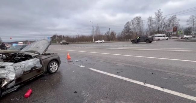 На курской трассе 12-летнюю девочку вытащили из горящего автомобиля