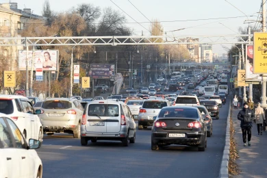 Машины встали в жуткую пробку на Московском проспекте в Воронеже