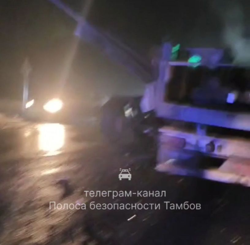 Четыре грузовика и легковушка столкнулись на трассе Тамбов - Пенза