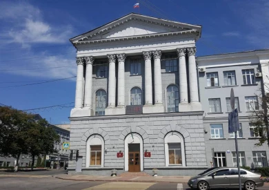 Низкие зарплаты приводят к дефициту кадров в мэрии Курска