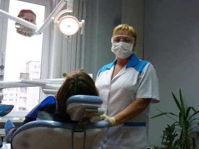 Чем опасен зубной камень и почему его стоит удалить 