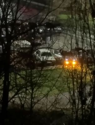 «Не слышно даже телевизора»: белгородцы устали от ночных «пятаков» и громкой музыки у «Ленты»