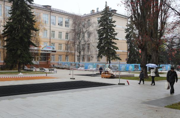 «Дореволюционные» лавочки и урны появились на воронежской улице, сообщил мэр  