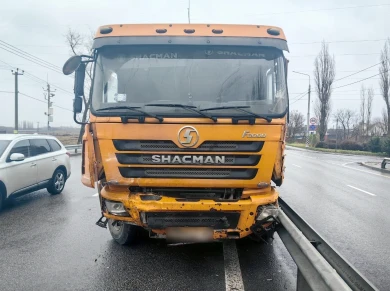 Пять автомобилей столкнулись под Воронежем — есть пострадавшая