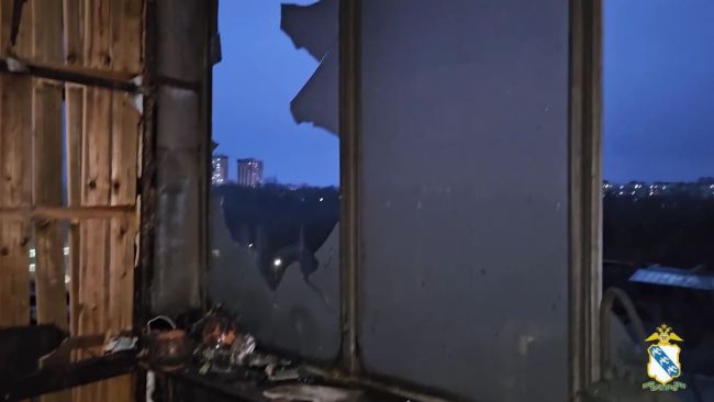 Курские полицейские вывели из горящей квартиры ребенка и спящего отца