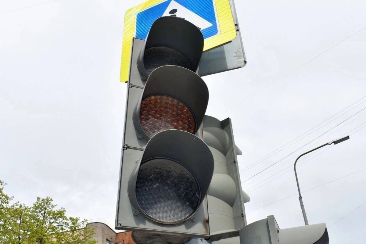 Сломанный семафор парализовал движение в Липецке